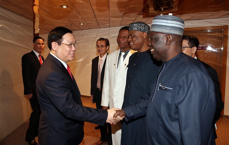 Vize-Premierminister Vuong Dinh Hue empfängt Vertreter des Nigeria-Vietnam-Unternehmensverbandes - ảnh 1