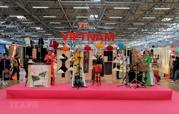 Die vietnamesische Kultur zieht das Interesse der Besucher in Italien auf sich - ảnh 1