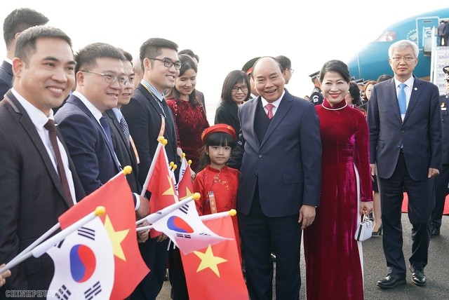 Premierminister Nguyen Xuan Phuc gibt der südkoreanischen Presse ein Interview - ảnh 1