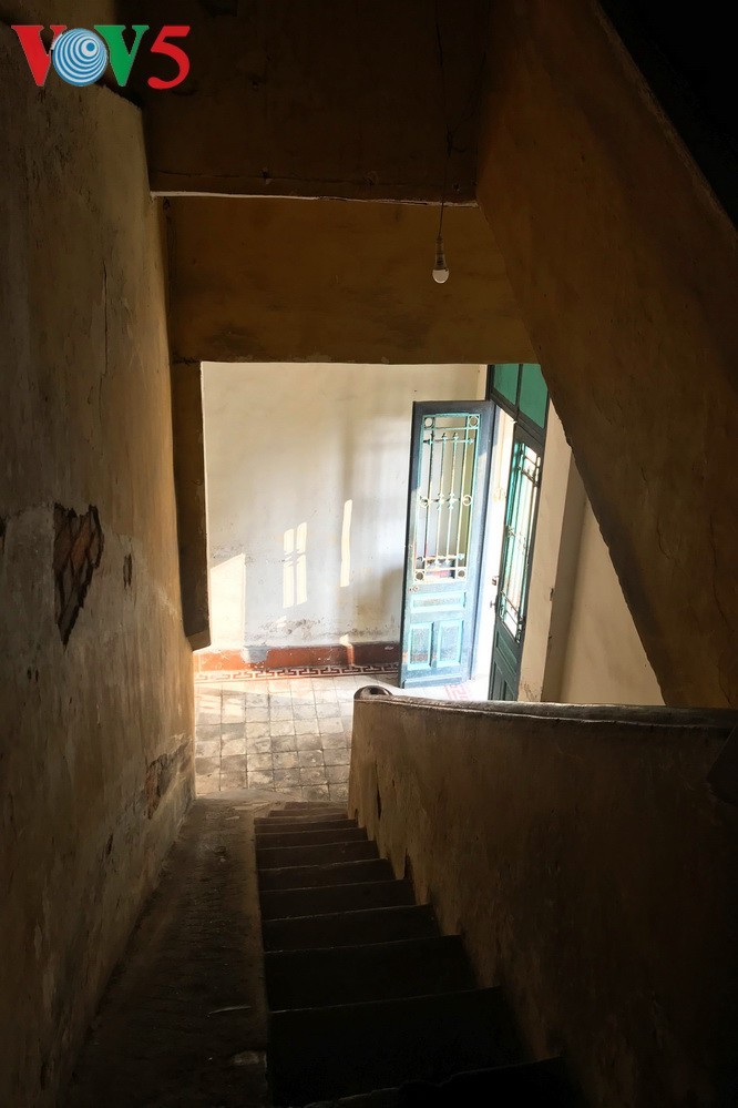 Die architektonische Schönheit der alten Villa, wo sich die Rundfunkstation Bach Mai befand - ảnh 12
