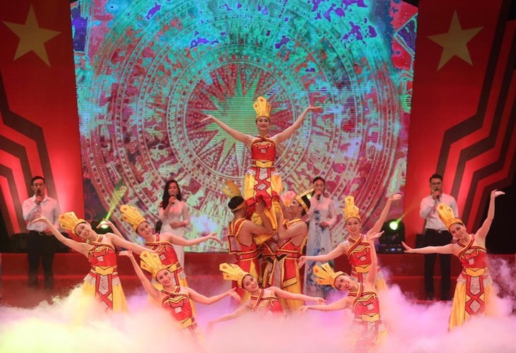 Das Kunstprogramm “Rote Blume” - ảnh 1