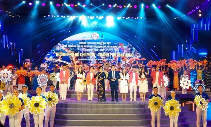 Einzigartiges Kunstprogramm mit dem Thema “Ho-Chi-Minh-Stadt – Die heldenhafte Stadt” - ảnh 1
