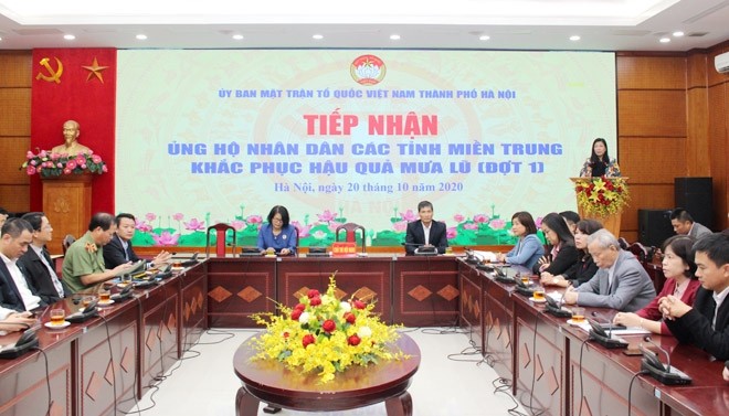 Hilfe für Menschen in überfluteten Gebieten - ảnh 1