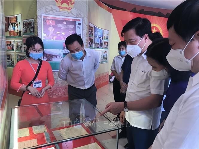 Thematische Ausstellung “Parlamentswahl und Wahlen der Volksräte auf allen Ebenen” - ảnh 1