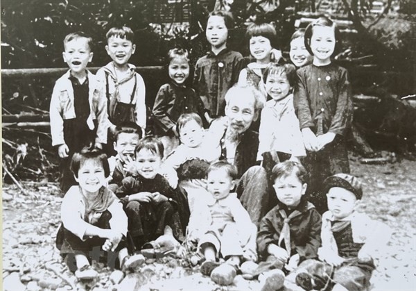 Ausstellung von mehr als 300 Archivbildern über Ho Chi Minh - ảnh 1