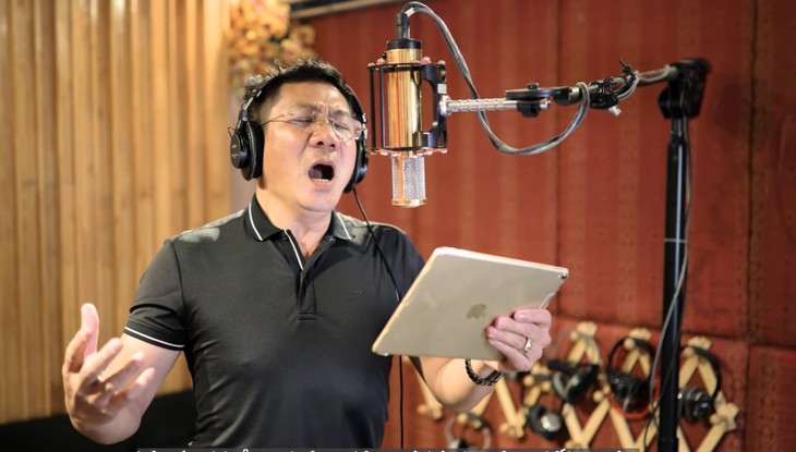 Künstler des Volkes Quoc Hung veröffentlicht Musikvideo über Ärzte - ảnh 1