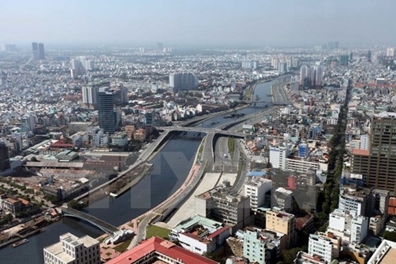 Die Marktwirtschaft nach sozialistischer Orientierung führt zur Weiterentwicklung in Vietnam  - ảnh 1