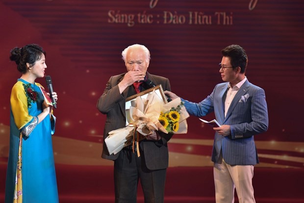 Preisverleihung des Wettbewerbs zum Schreiben von Liedern über Lehrer und Schulen - ảnh 1