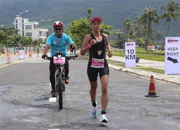 Vietnamesische Sportlerin gewinnt den ersten Preis von VNG IRONMAN 70.3 Vietnam 2022 - ảnh 1