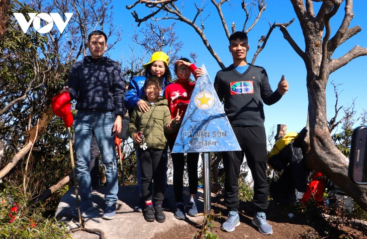 Zu den Berggipfeln in Lai Chau - ảnh 1