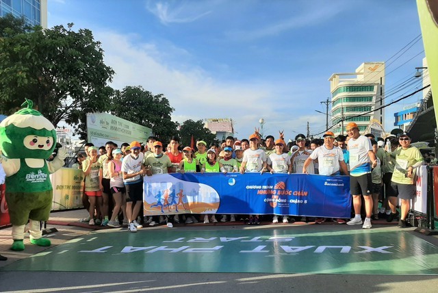 Ben Tre-Marathon 2022 mit der Teilnahme von mehr als 4000 Läufern - ảnh 1