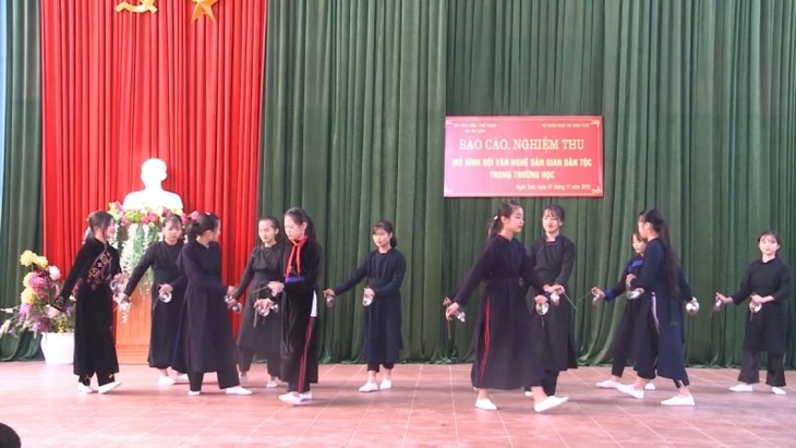 Einzigartiger Schüsseltanz der Tay in Bac Kan - ảnh 1