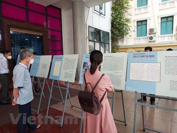 Ausstellung von Liebesgeschichten im Krieg - ảnh 1