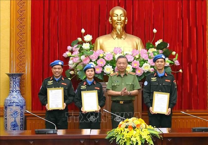 Drei vietnamesische Offiziere beteiligen sich an UN-Friedensmission im Südsudan - ảnh 1