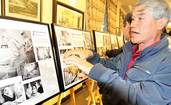 Fotoausstellung über die Covid-19-Bekämpfung in der Provinz Thua Thien-Hue - ảnh 1