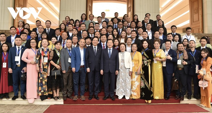 Die Regierung schätzt die Rolle der vietnamesischen Unternehmer und Unternehmen - ảnh 1