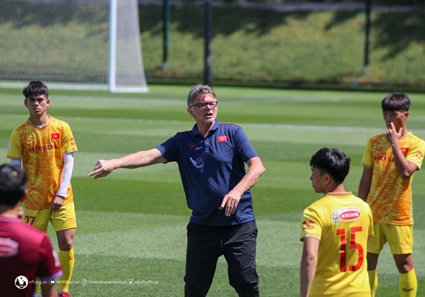 SEA Games 32: Trainer Troussier will die Goldmedaille des Fußballteams der Männer verteidigen - ảnh 1