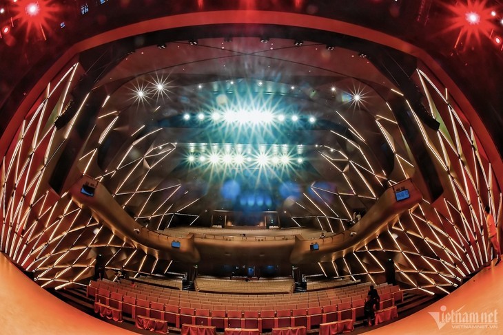 Im modernsten Theater Vietnams - ảnh 15