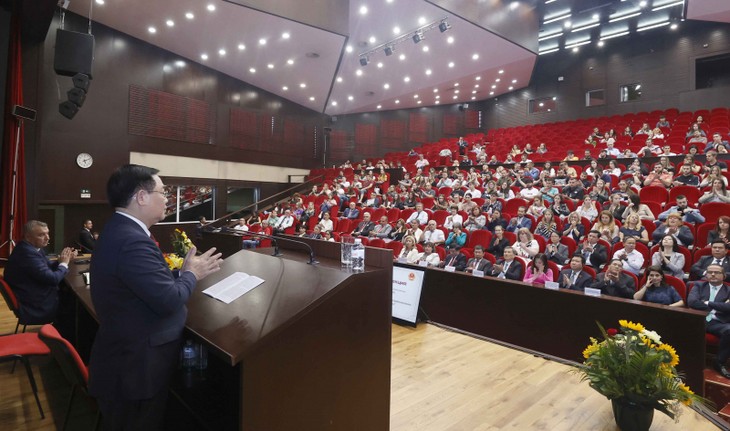 Bulgarische Medien berichten intensiv über den Besuch des vietnamesischen Parlamentspräsidenten Vuong Dinh Hue - ảnh 1