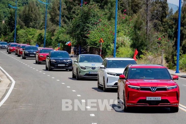 VinFast unterzeichnet die erste Vertriebsvereinbarung für Elektrofahrzeuge in Westafrika - ảnh 1