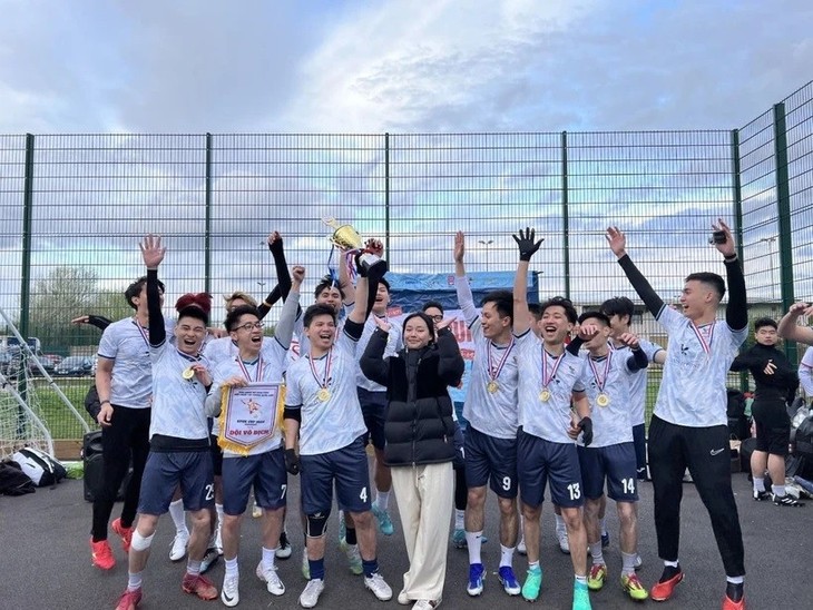 SVUK Cup 2024 verbindet vietnamesische Studenten in Großbritannien - ảnh 1