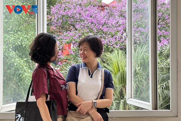 Die romantische Lila-Königinblume auf den Straßen von Hanoi - ảnh 5