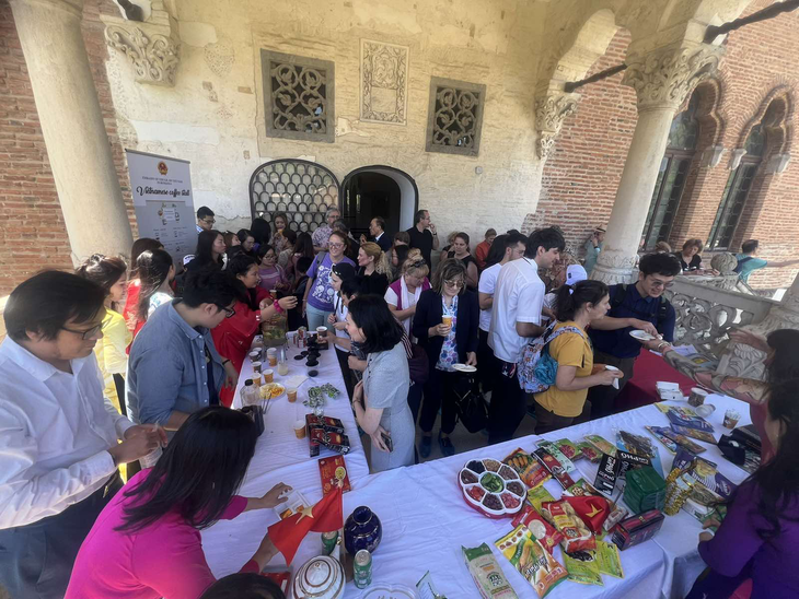 Vorstellung des vietnamesischen Kaffees in Rumänien - ảnh 1