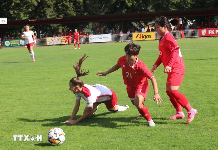 Die vietnamesische Fußballnationalmannschaft der Frauen erringt in Tschechien einen großen Sieg  - ảnh 1