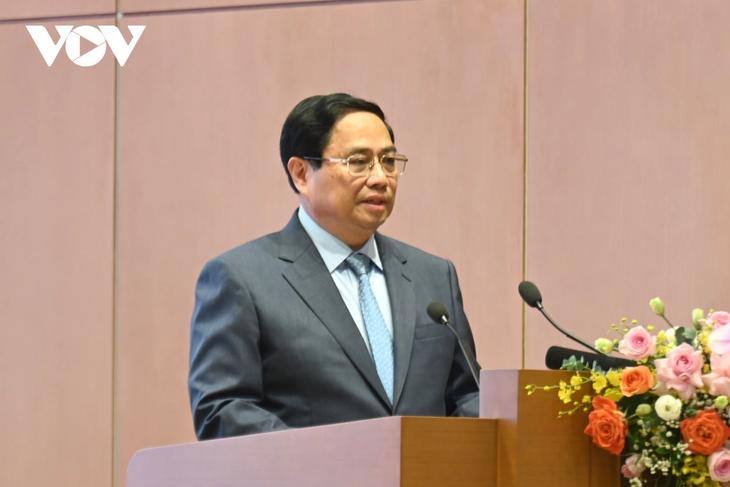 Premierminister Pham Minh Chinh trifft Unternehmer anlässlich des Tages der vietnamesischen Unternehmer - ảnh 1