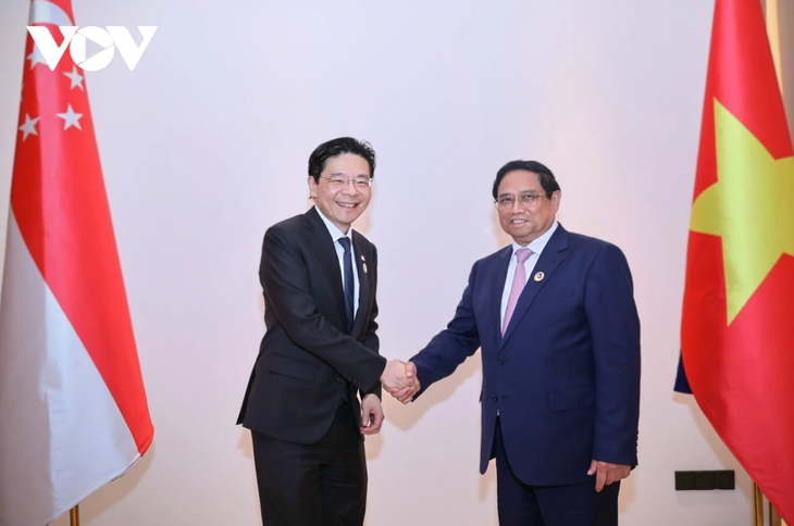 Premierminister Pham Minh Chinh trifft Singapurs Premierminister Lawrence Wong - ảnh 1