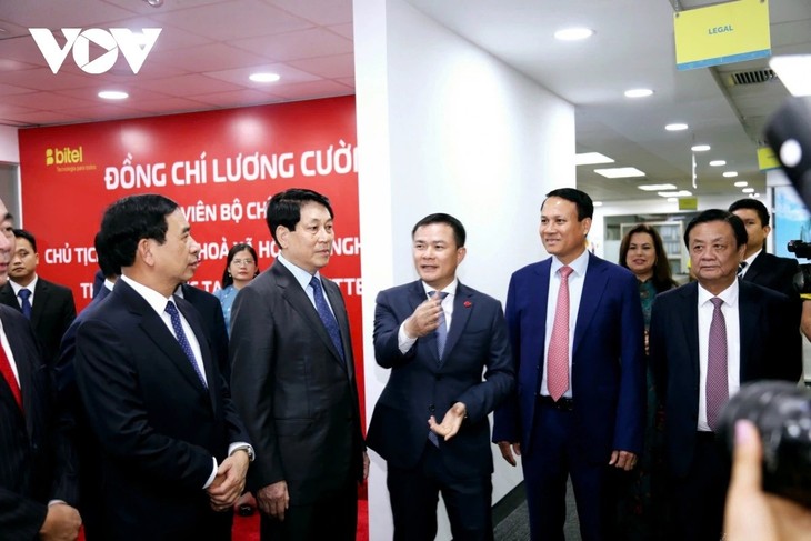 Staatspräsident Luong Cuong besucht die Telekommunikationsfirma Bitel in Peru - ảnh 1