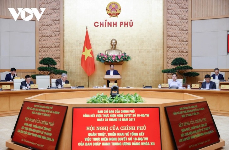 Premierminister Pham Minh Chinh leitet die Regierungssitzung über den Gesetzaufbau im Dezember - ảnh 1