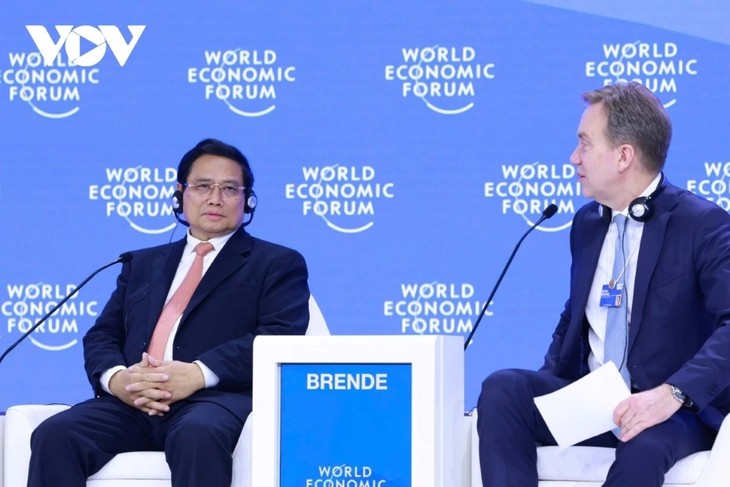 Premierminister Pham Minh Chinh nimmt an der Diskussion über ASEAN im Rahmen des WEF-Forums teil - ảnh 1