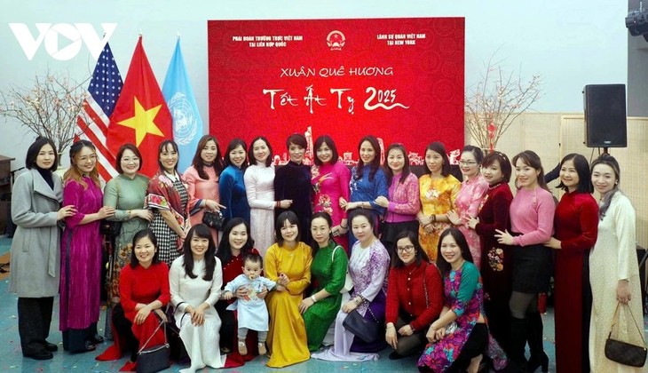 Gemütliches Tet-Fest der vietnamesischen Gemeinschaft in New York - ảnh 1