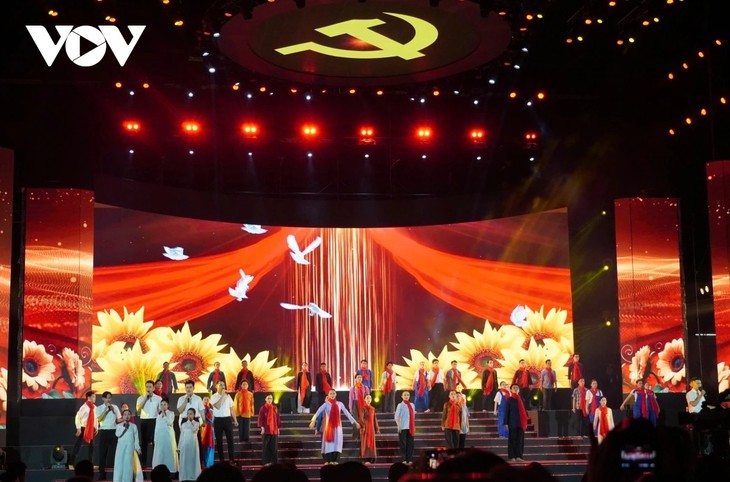 Das Kunstprogramm zum 95. Gründungstag der Kommunistischen Partei Vietnams - ảnh 1