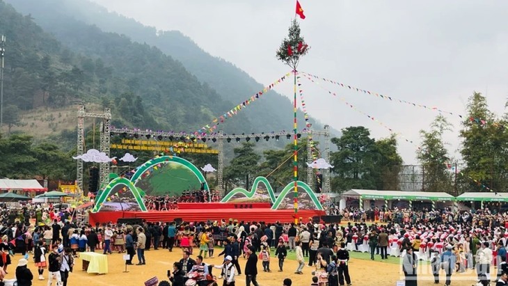 Gau Tao - Das größte Fest des Jahres der Volksgruppe Mong in Yen Bai - ảnh 1