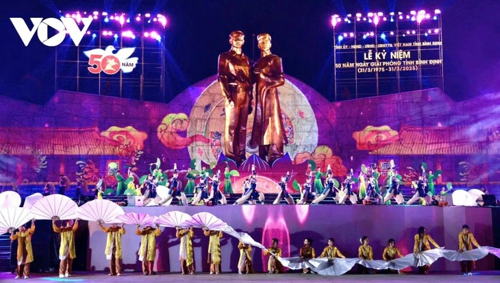 Feier zum 50. Jahrestag der Befreiung der Provinz Binh Dinh  - ảnh 1