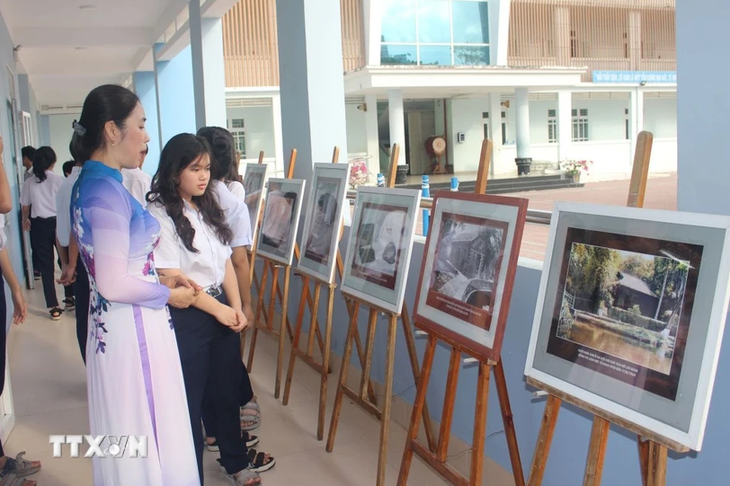 Ausstellung über das Leben und die Karriere von Präsident Ho Chi Minh - ảnh 1