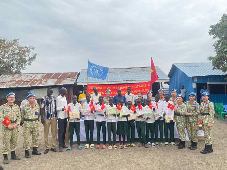 Vietnamesische Soldaten organisieren das Kinderfest für Kinder in Afrika - ảnh 1