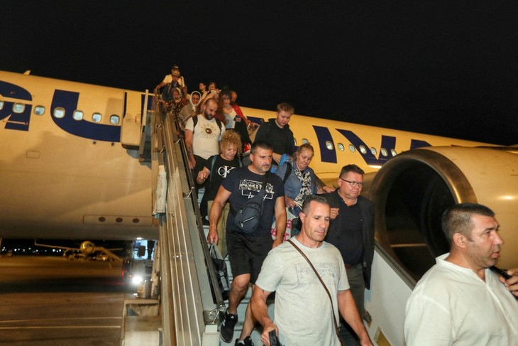 Israel-Iran-Konflikt: Viele Länder evakuieren ihre Bürger  - ảnh 1