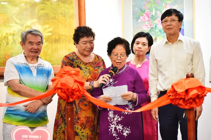 Straßen und Blumen in der zeitgenössischen Malerei - ảnh 1