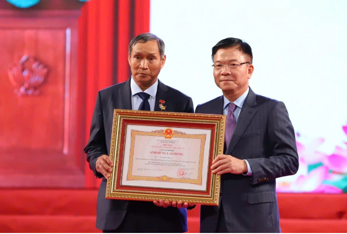 Trainer Mai Duc Chung wird der Titel „Held der Arbeit” verliehen - ảnh 1