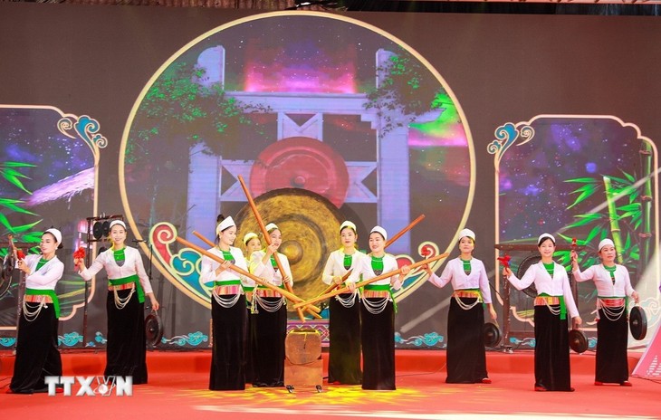 Eröffnung des 2. Kulturfesttags der Volksgruppe der Muong im Jahr 2025 - ảnh 1