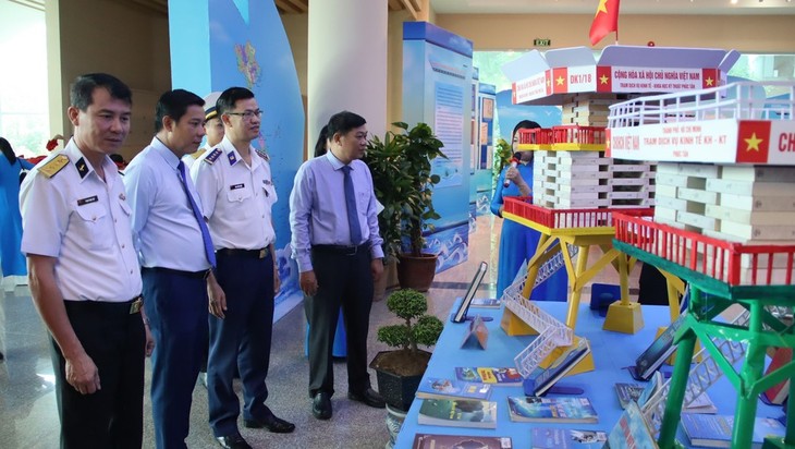 Eröffnung der thematischen Ausstellung „Vaterland aus der Perspektive des Meeres“ - ảnh 1