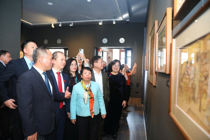 Sonderausstellung über den Maler und gefallenen Soldaten To Ngoc Van - ảnh 1