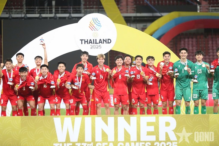 Vietnamesisches U22-Team gewinnt Goldmedaille bei den SEA Games 33 - ảnh 1
