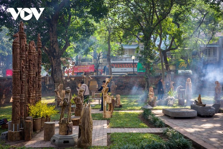 Eröffnung der thematischen Ausstellung zum Jahr des Pferds im Literaturtempel - ảnh 1