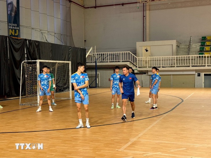 Die vietnamesische Futsal-Nationalmannschaft ist bereit für das Spiel gegen Thailand - ảnh 1
