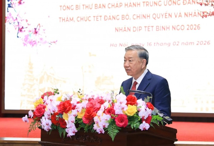 KPV-Generalsekretär To Lam übermittelt dem Parteikomitee, den Behörden und den Einwohnern von Hanoi seine Neujahrsgrüße - ảnh 2