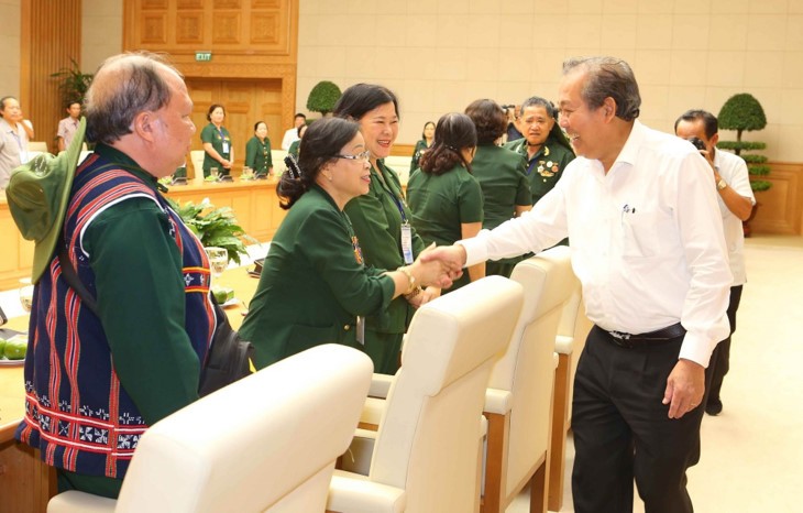 쯔엉 화 빈 상임부총리,청년돌격전사들의  조국에 대한 중요한기여 치하 - ảnh 1